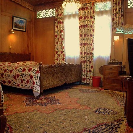Готель Morning Star Group Of Houseboats Срінагар Екстер'єр фото