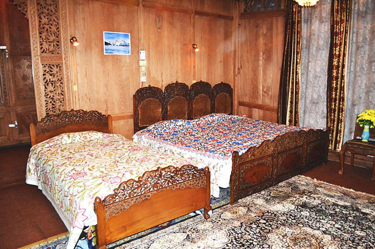 Готель Morning Star Group Of Houseboats Срінагар Екстер'єр фото