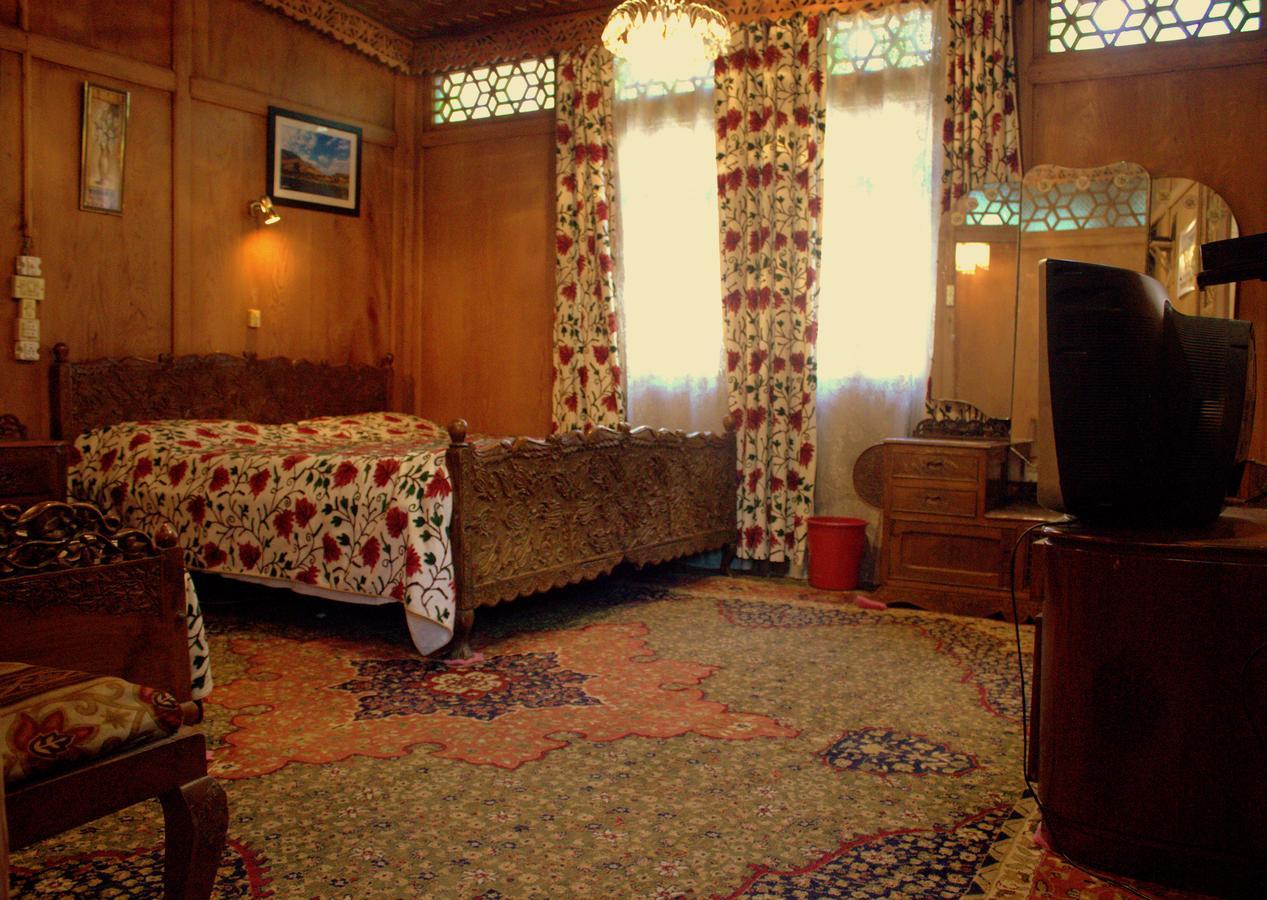 Готель Morning Star Group Of Houseboats Срінагар Екстер'єр фото